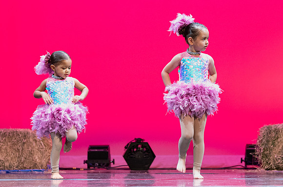 LAVEEN DANCE 1 30 SHOW-053