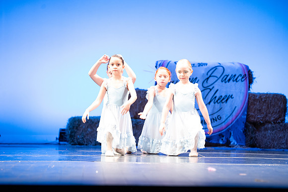LAVEEN DANCE 1 30 SHOW-093