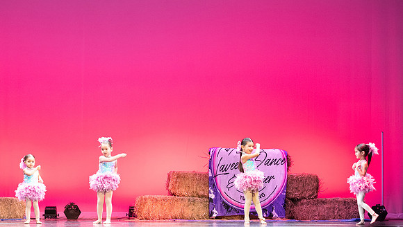 LAVEEN DANCE 1 30 SHOW-056