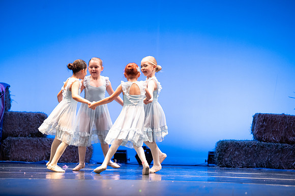 LAVEEN DANCE 1 30 SHOW-079