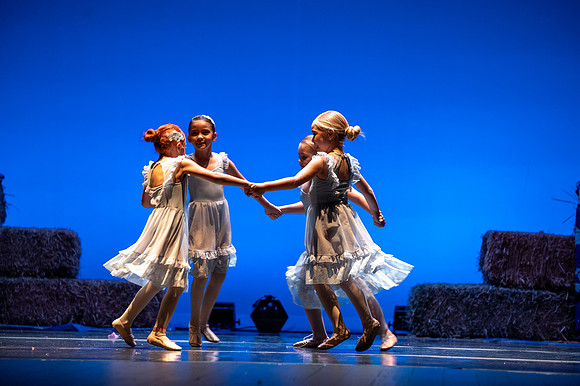 LAVEEN DANCE 1 30 SHOW-080