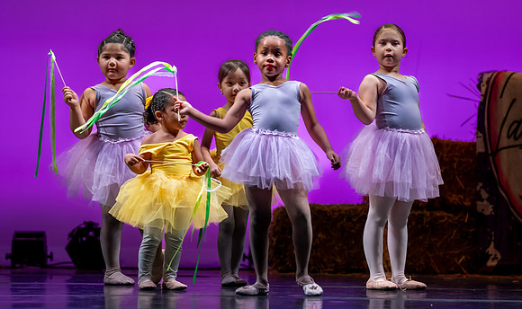 LAVEEN DANCE 1 30 SHOW-147