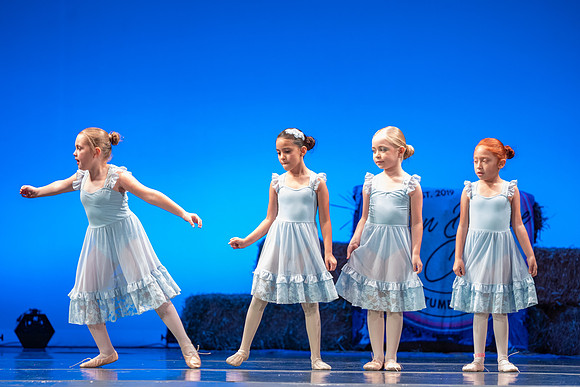 LAVEEN DANCE 1 30 SHOW-098
