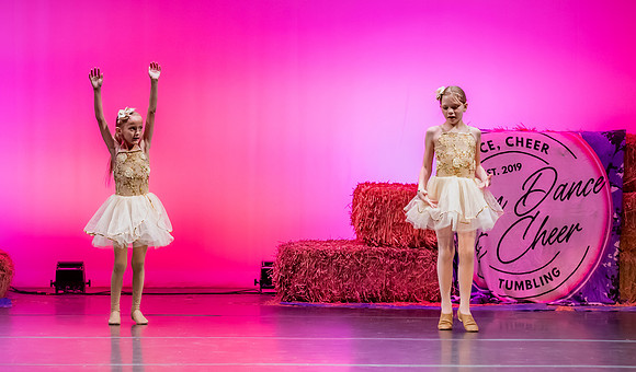 LAVEEN DANCE 7 30 SHOW 2nd HALF-083