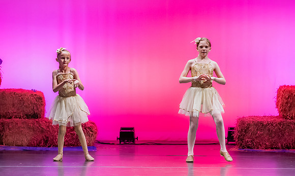 LAVEEN DANCE 7 30 SHOW 2nd HALF-084