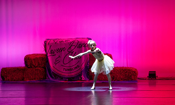LAVEEN DANCE 7 30 SHOW 2nd HALF-078